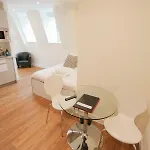 Street Apartment *