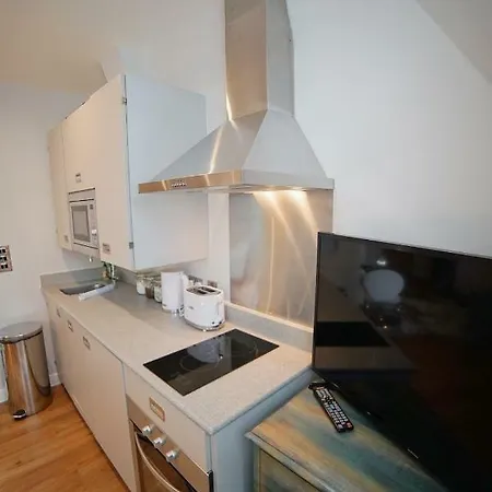 Street アパート ブリストル