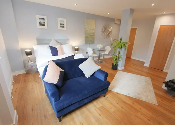 Street Апартаменти Бристоль